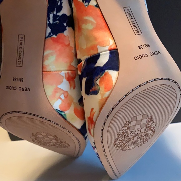 Vince Camuto Floral Pointed Toe Pumps - Picture 4 of 5